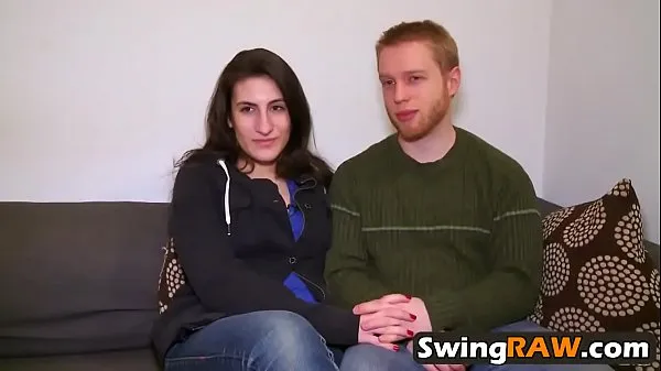 HD-Erstaunlich schönes b. und ihr Freund, die einer Swingerparty beitretenDrive-Filme