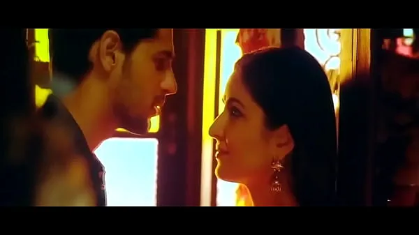 HD Katrina Kaif Hot Kiss scene memandu Filem