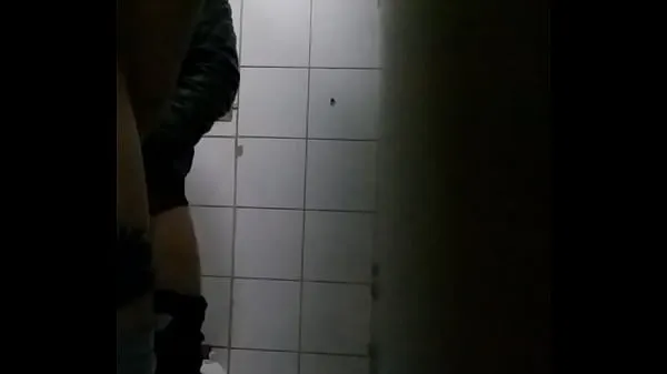 HD Guy sucking each other in the bathroom mendorong Film