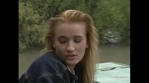 HD Dos chicas vintage folladas en un barco conduce películas