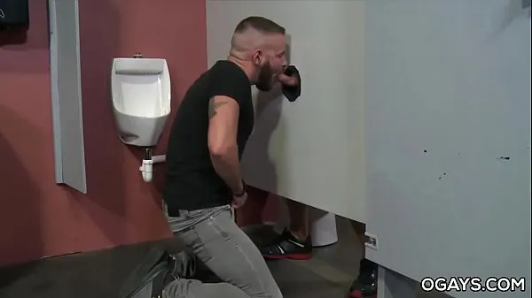 HD Gay Couple Having Fun At A Public Gloryhole memandu Filem