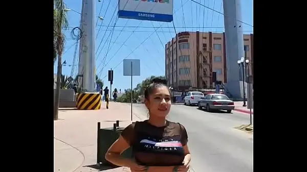 HD Beautiful girl showing herself in public-drev film