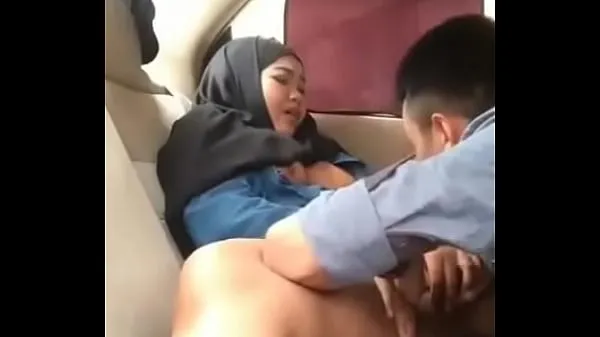 HD Hijab girl in car with boyfriend memandu Filem