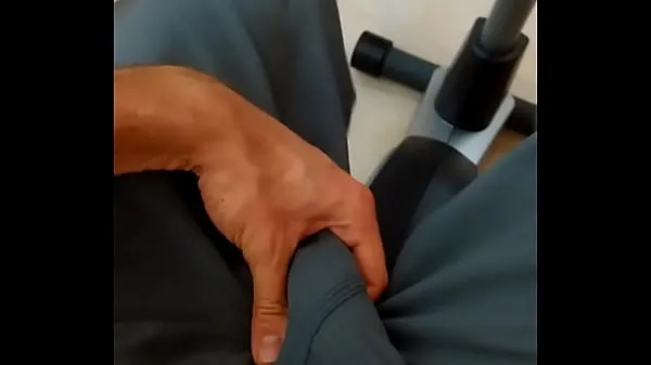 HD hard cock in the gym-filmer