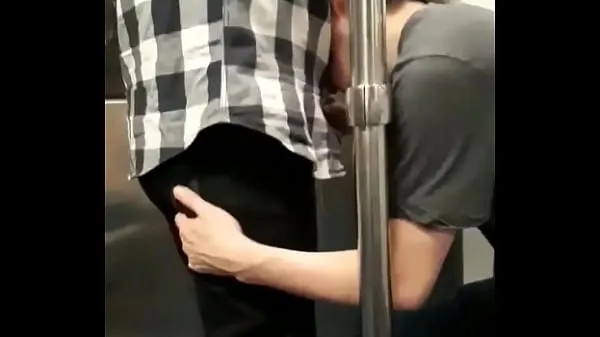 HD teen sucking dick on the subway-stasjon Filmer