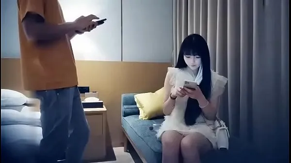 HD 中国の周辺女性秘密ライブライブ-見栄えの良い甘くてかわいい女の子は、ソファをはぎ取り、ミルクを吸い、ベッドに押し込み、69のお尻を舐め、舐めた後にうめきます ドライブ映画