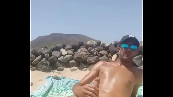 HD Handjob at beach محرك الأفلام