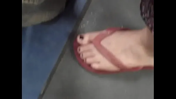 HD Little blonde feet in havaianas on bus 1 드라이브 영화