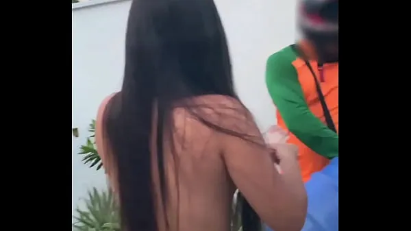 HD Repartidor de agua se vuelve loco con su esposa desnuda Luana Kazaki conduce películas