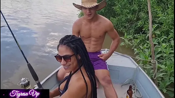 HD Tigresa Vip Sai para pescar com amiga e os guias de Pesca acabam fodendo as duas bem gostoso na beira do rio e recebe muita porra - Miia Thalia - Destroyer Vip ขับเคลื่อนภาพยนตร์