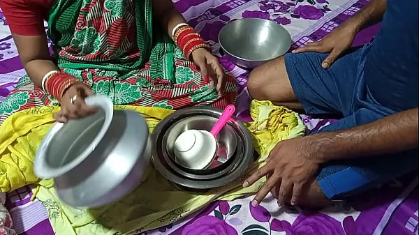HD Uma jovem tia que veio vender utensílios foi ferozmente fodida - em uma clara voz em hindi gera filmes