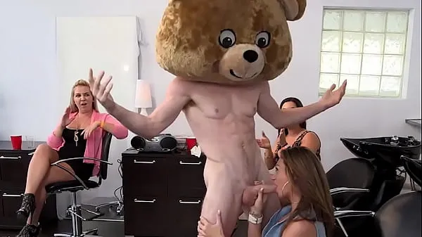 Films DANCING BEAR - Ces salopes veulent de la bite, elles vont en avoir HD HD