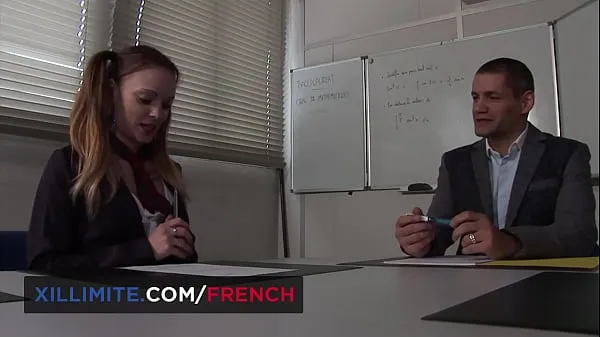 Films La jolie étudiante se fait prendre sur le bureau du professeur HD HD