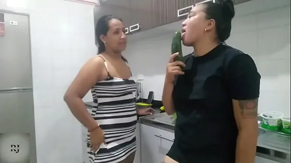 HD mi hermanastra y yo jugando con un pepino Filmleri Sürdürün