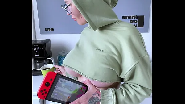 HD jerk my pussy, play nintendo switch and drink coffee, bald tattooed girl-stasjon Filmer