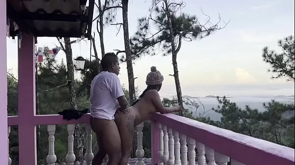 Films Baiser ma demi-soeur excitée sur le balcon avec une vue incroyable HD HD