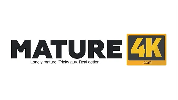 Films MATURE4K. Jupe en cuir Séduction HD HD