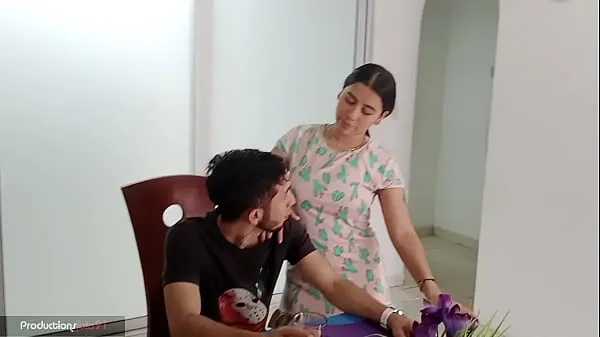 Filmy na jednotce HD My husband arrives stressed from work, I relax him by putting his dick on my tits and give him a rich blowjob