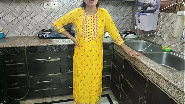 Filmy z jednotky HD Desi bhabhi was washing dishes in kitchen then her brother in law came and said bhabhi aapka chut chahiye kya dogi hindi audio