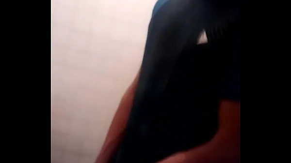 HD-Blowjob im öffentlichen Badezimmer endet mit Sperma im GesichtDrive-Filme