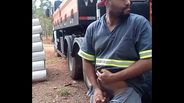 HD Worker Masturbating on Construction Site Hidden Behind the Company Truck schijf Films