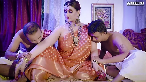 Filmy na dysku HD Big Boobs Milf having kamasutra style threesome hardcore sex with her two big cock servants