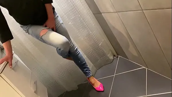 एचडी Desperate Pee in My Jeans next He Pee on my Ass and I give him BlowJob too ड्राइव मूवीज़