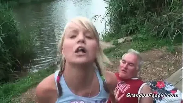 Filmy na jednotce HD Gorgeous blonde rides dick on the river shore
